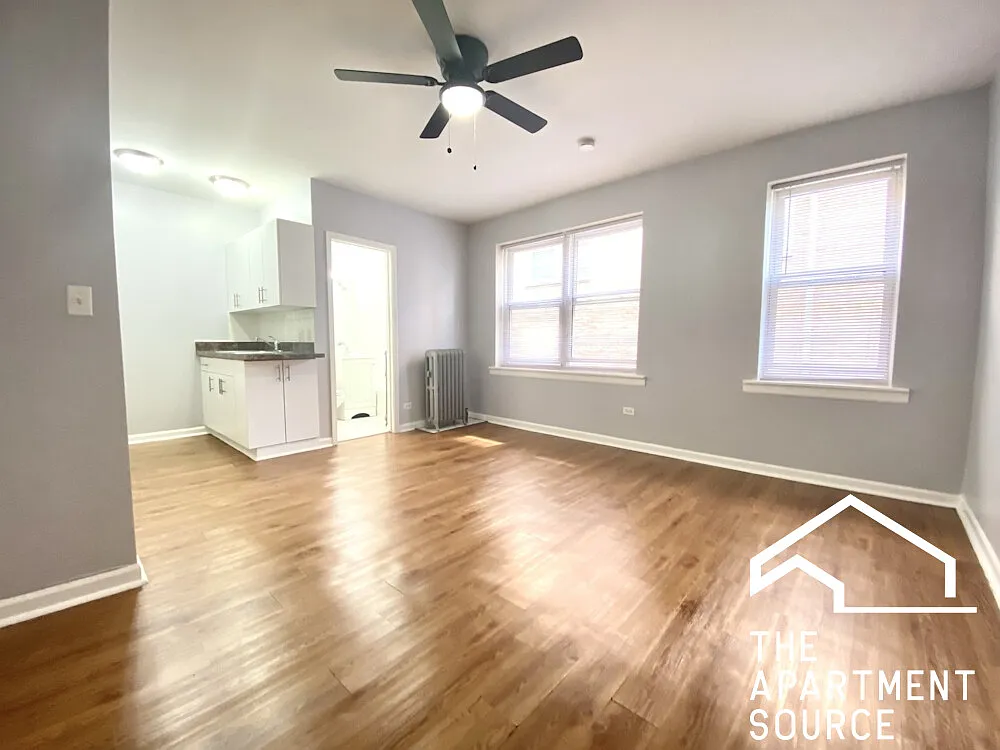 Building Photo - 4245 N Kenmore Ave #1