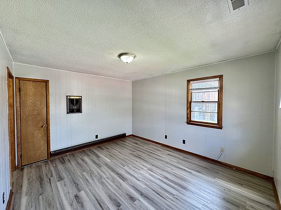 3rd image of 420 Jackson St APT B