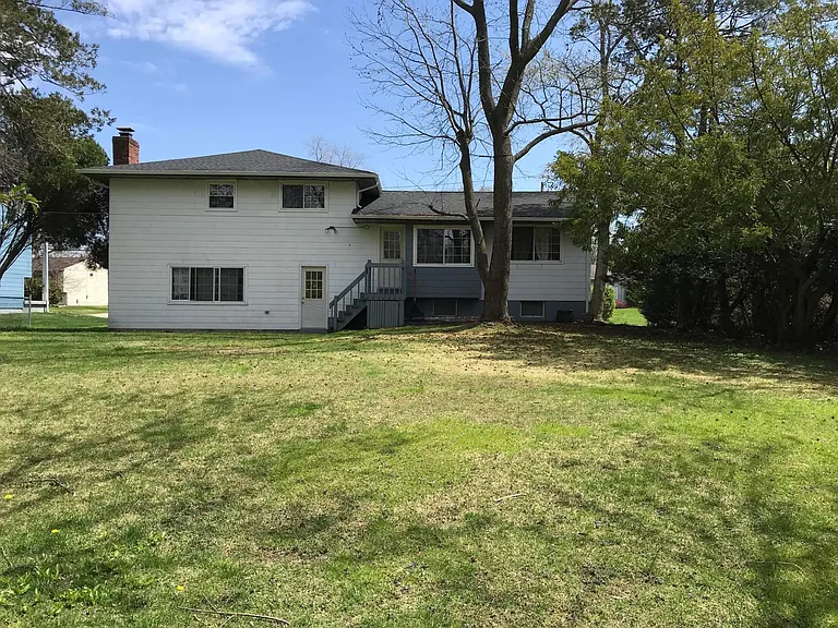 Knollwood Dr — Photo 27