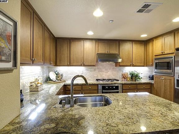 3rd image of 524 Dovecote Ln