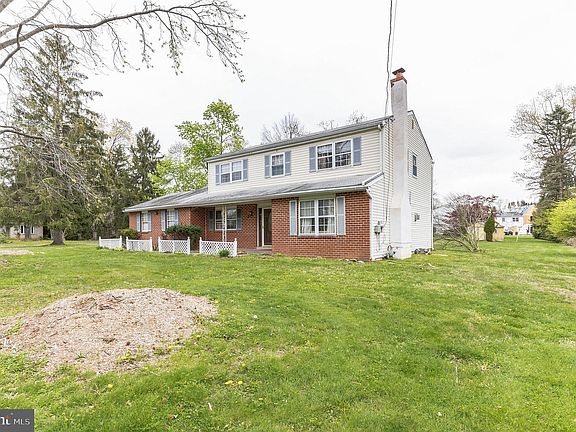 2nd image of 800 Limekiln Pike