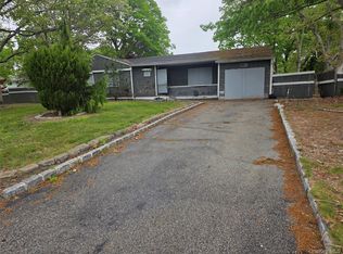 135 Margin Drive E, Shirley, NY 11967