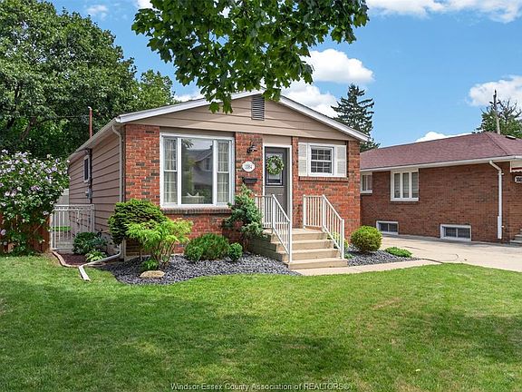 3rd image of 1084 Prado Pl