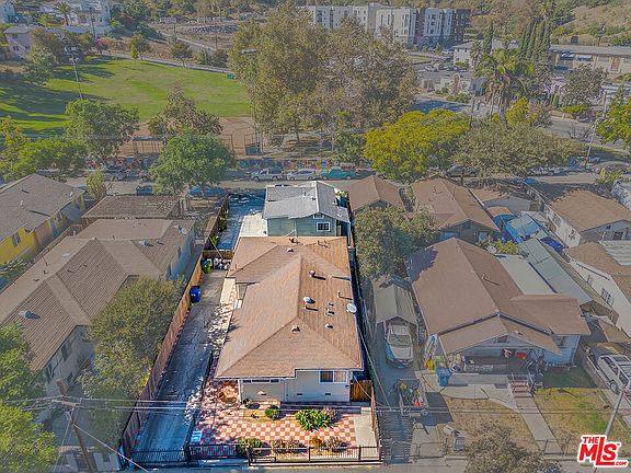 3rd image of 4551 Huntington Dr N