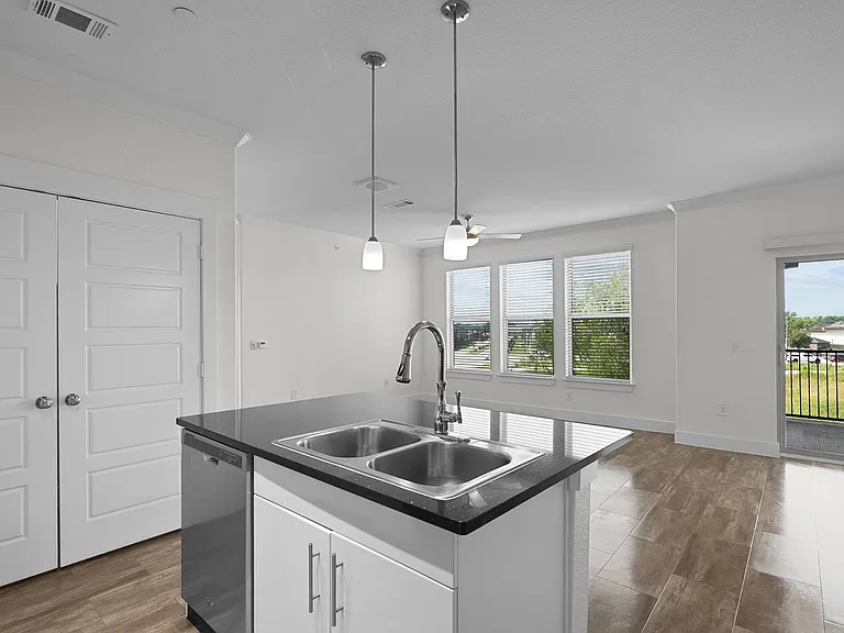 Floor Plan 6 Dual Sink | Conroe Apartments | The Towers Woodland Floor Plan 6 Dual Sink | Conroe Apartments | The Towers Woodland