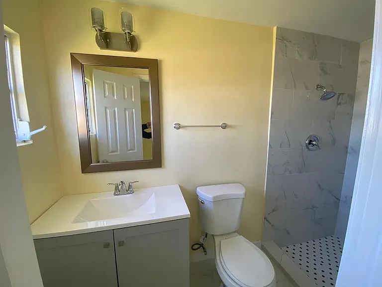 3633 SE 20th Ter — Photo 10
