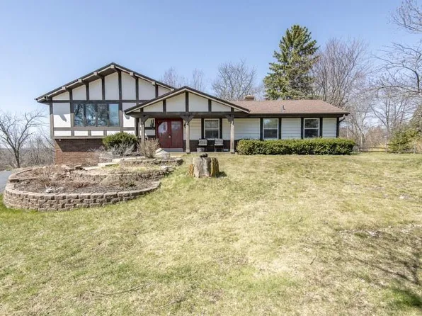 W246S6865 Maple Hill DRIVE, Waukesha, WI 53189