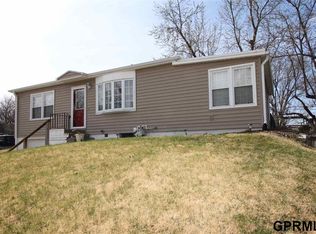 7112 Chandler Hills Dr, Bellevue, NE 68147