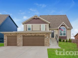644 SW Crestview Dr, Grain Valley, MO 64029
