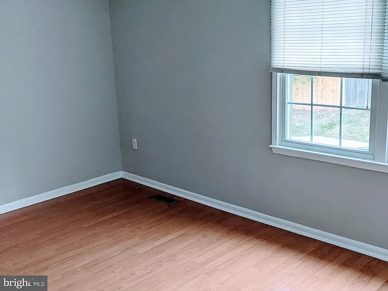 4164 Hamlin Ct — Photo 11
