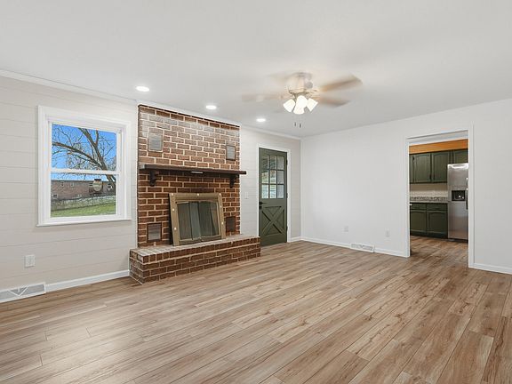 4th image of 379 Pleasant View Cir