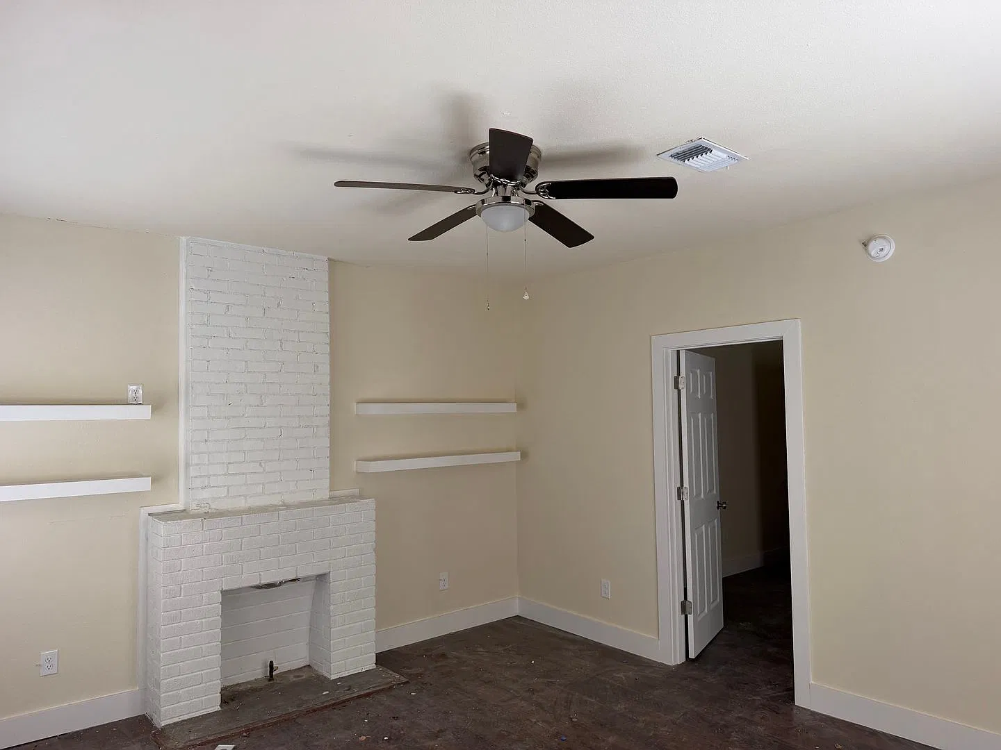 Charming 2-bedroom, 1-bath home — Photo 2