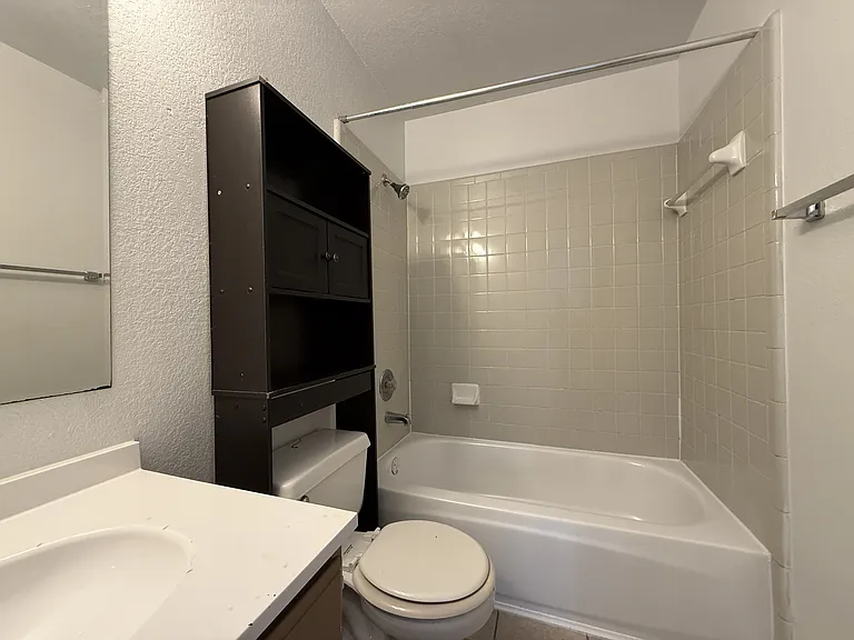 1604 Benttree Dr #B — Photo 7