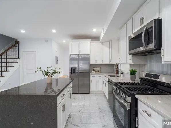 222 Clerk St #1, Jersey City, NJ 07305