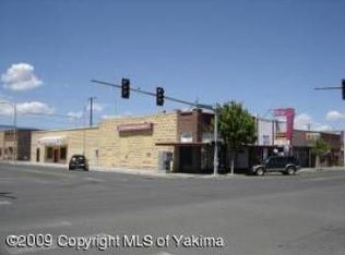 108 W 3rd St, Granger, WA 98932