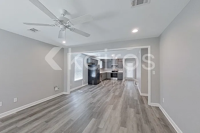 4 bed, 2.0 bath, 1498 sqft, $1,945 — Photo 3