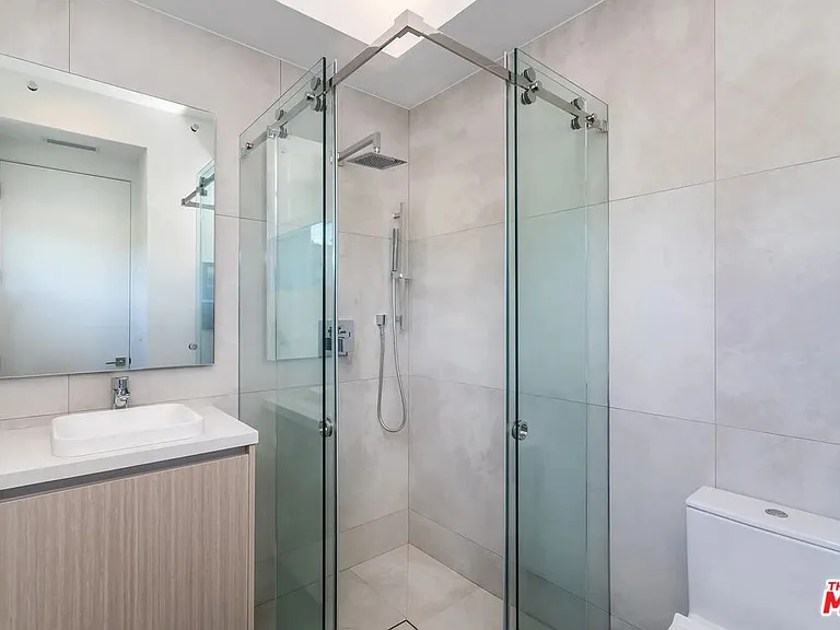 8932 Dorrington Ave — Photo 28