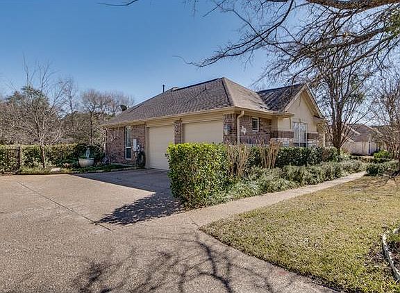 3rd image of 356 River Chase Blvd