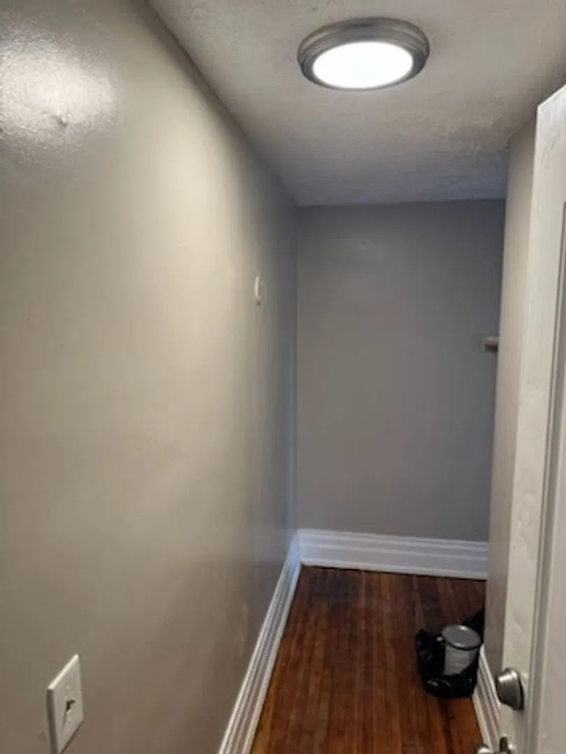 1 bed, 1.0 bath — Photo 3