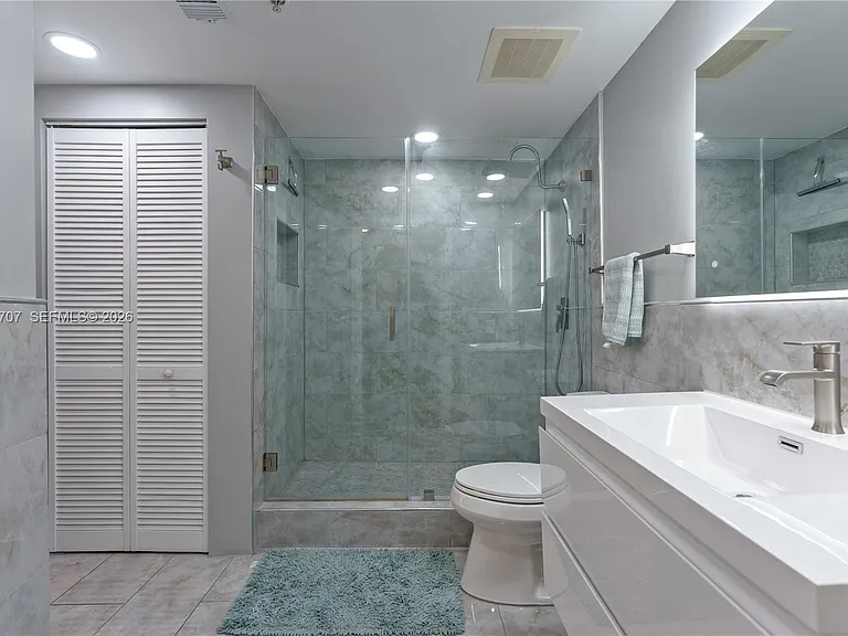 1750 N Bayshore Dr #1405 — Photo 1