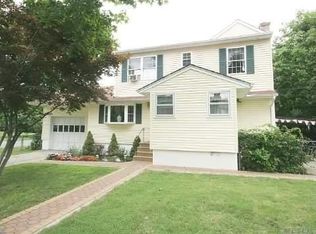 1697 Heckscher Ave, Bay Shore, NY 11706