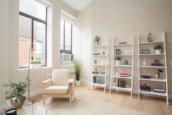 Rented by MNS | media 8