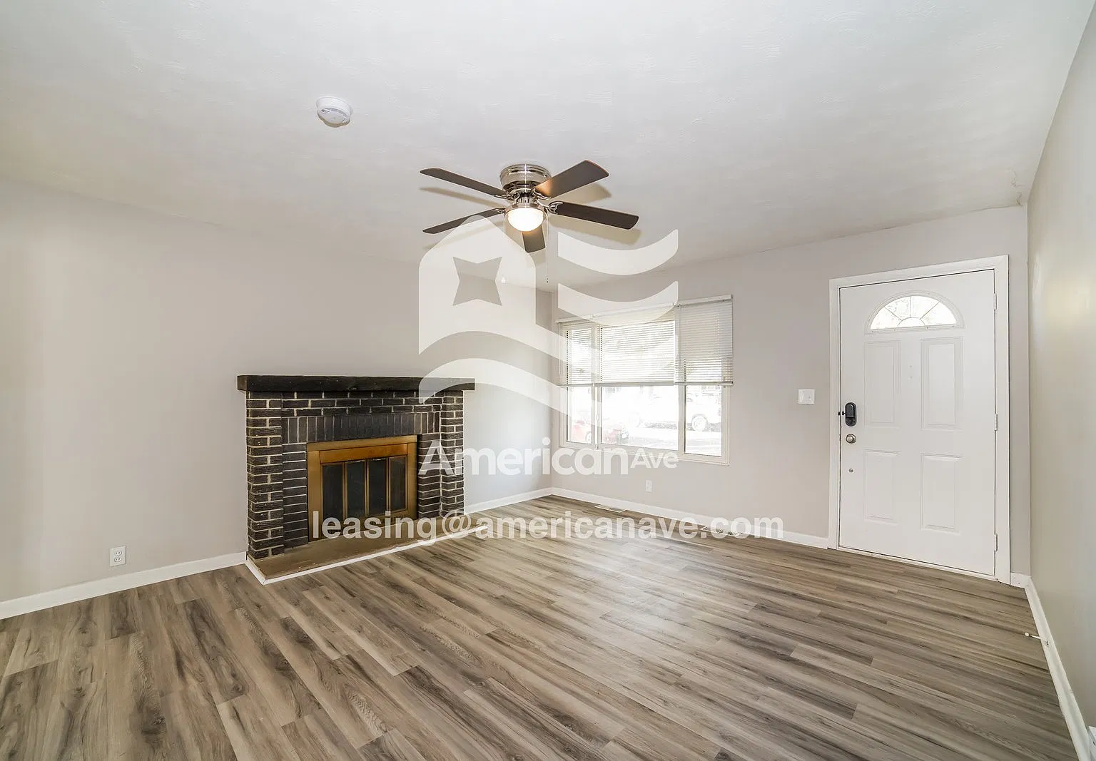 3 bed, 1.0 bath, 999 sqft, $1,350 — Photo 3