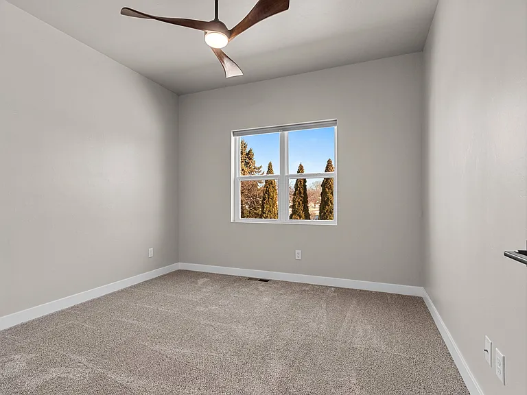 340 Rainbow Ct — Photo 7