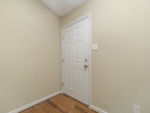 5th image of 3210 Sylvania Pl