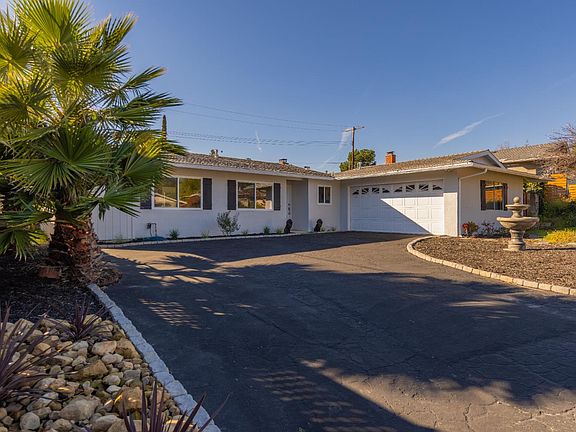 4th image of 75 Maxine Ave