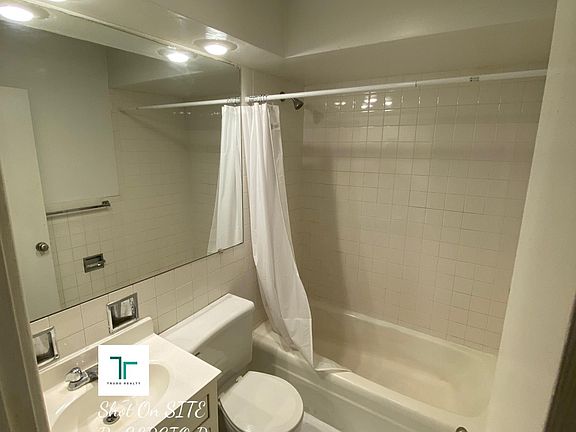 5th image of 736 W Buena Ave #2