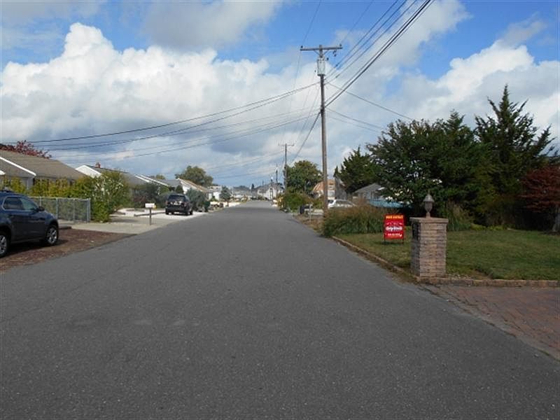 2nd image of 830 Leeward Dr