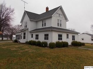 703 Walnut St, Carthage, IL 62321