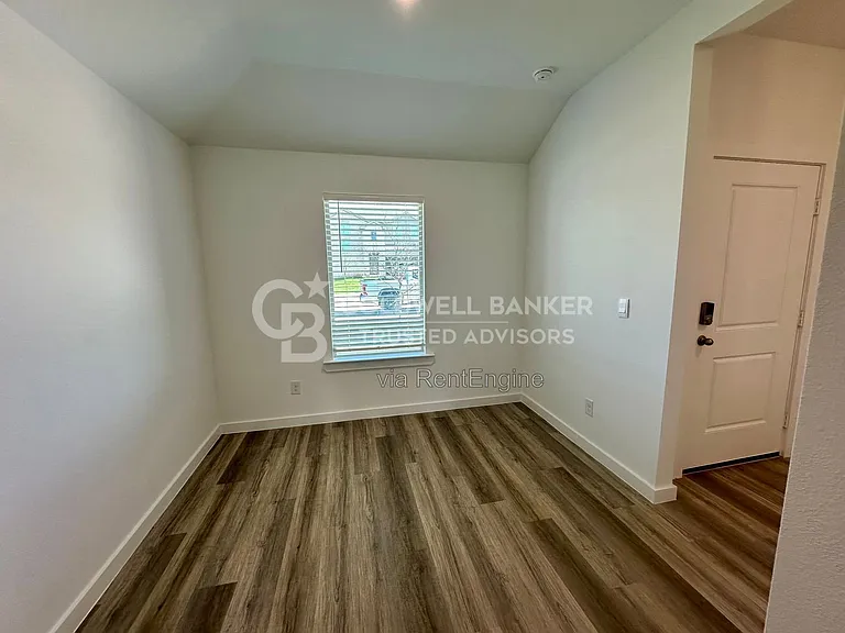 614 14th St — Photo 5