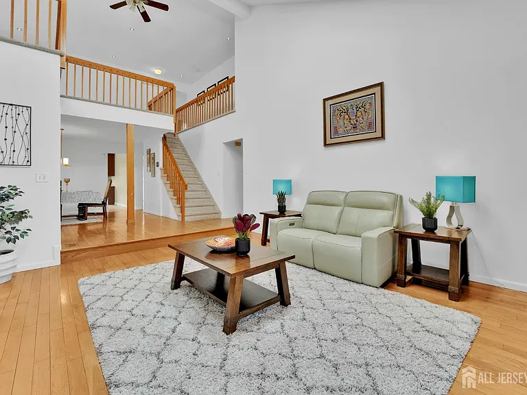 88 W Countryside Dr — Photo 3