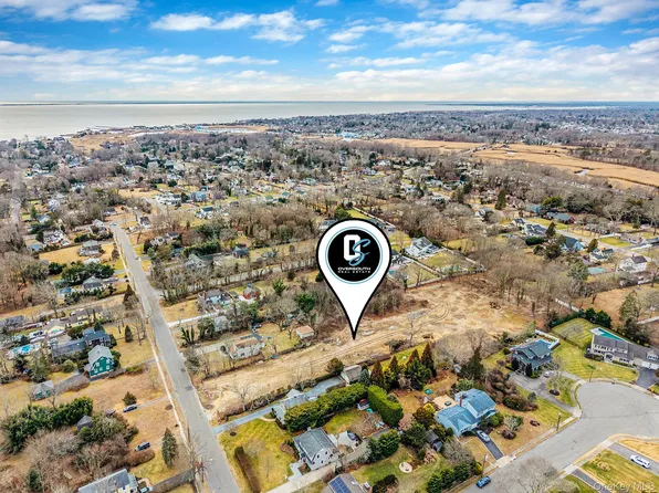 92 Oakwood Avenue, Bayport, NY 11705