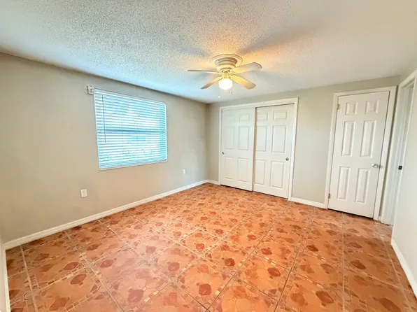 Lemon Bay Bungalows WEST, 230 S New York Ave #228, Englewood, FL 34223