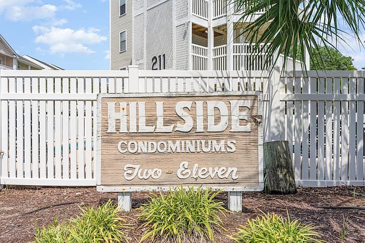 Located one block from beach and Coconuts Beach Bar. two blocks from Main Street. Covered Parking. Pool