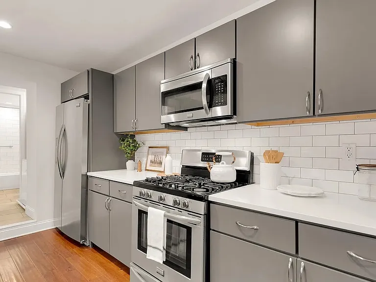 304 S Chapel St — Photo 3