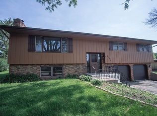 8106 Clockview Rd, Rockford, IL 61108