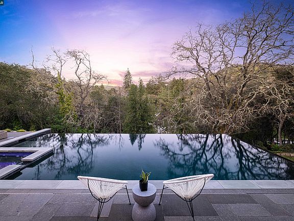 2nd image of 8 Oak Arbor Rd