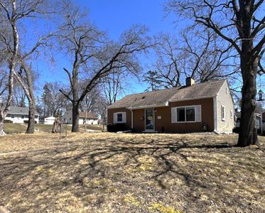 2060 Northwood Dr, North Saint Paul, MN, 55109