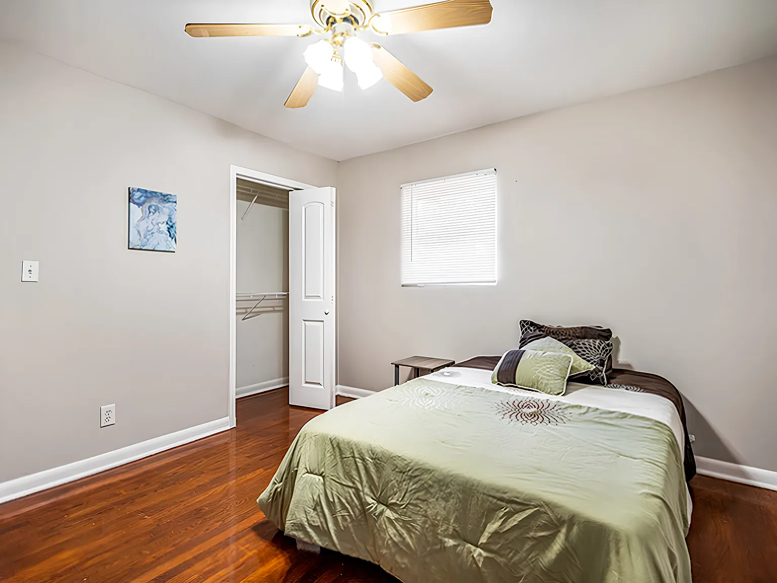 4 bed, 2.5 bath, 1481 sqft, $875 — Photo 1