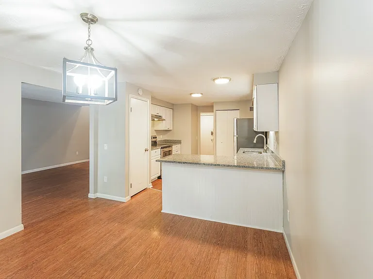 996402_018_dining_room_13252673.jpg