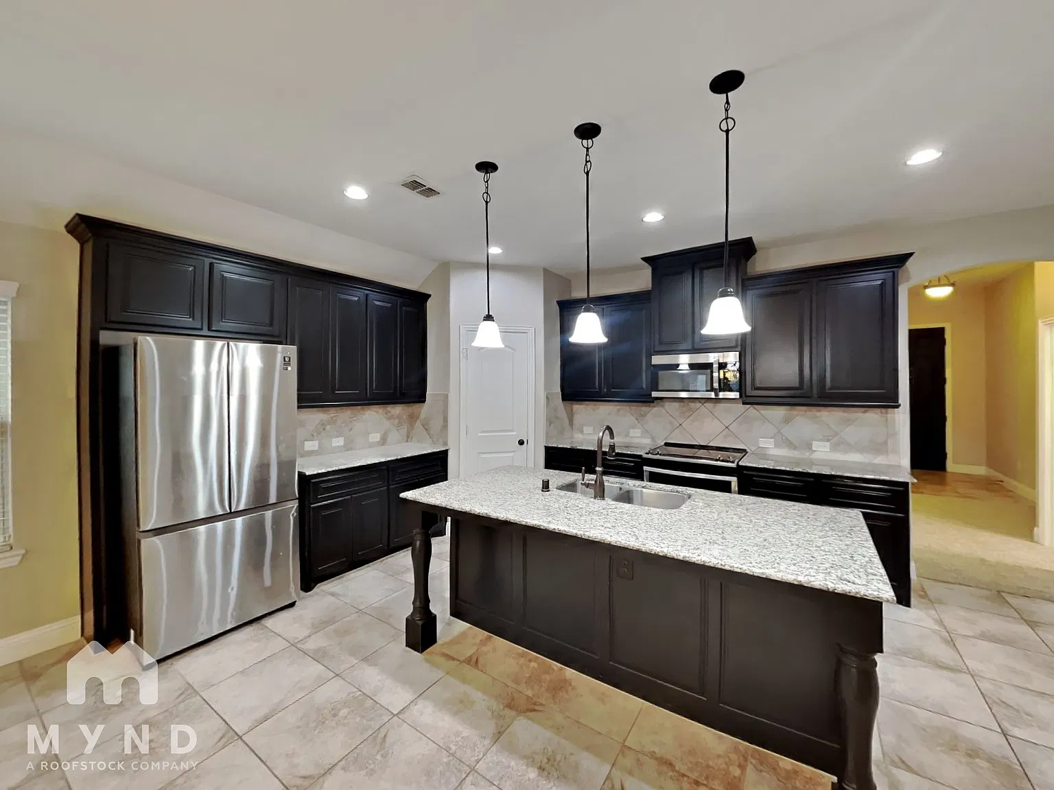 3 bed, 2.0 bath, 2202 sqft, $2,620 — Photo 2
