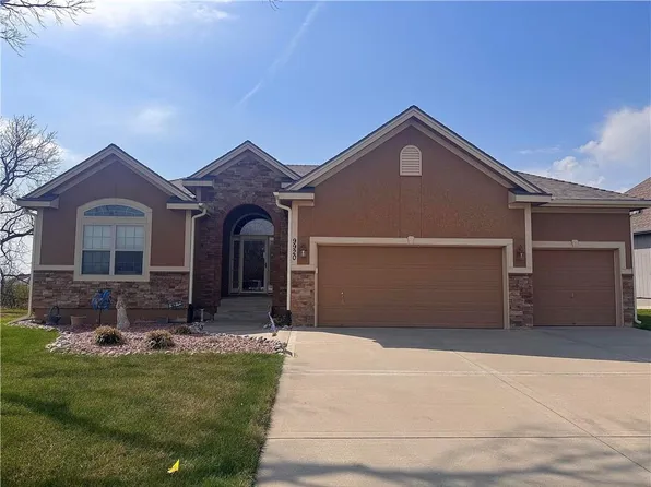 9920 N Manning Ave, Kansas City, MO 64157