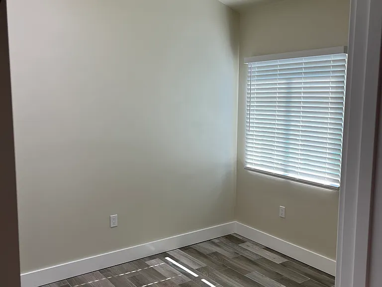 8350 Naylor Ave — Photo 11
