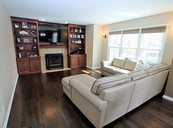 5th image of 871 Brewster Ln