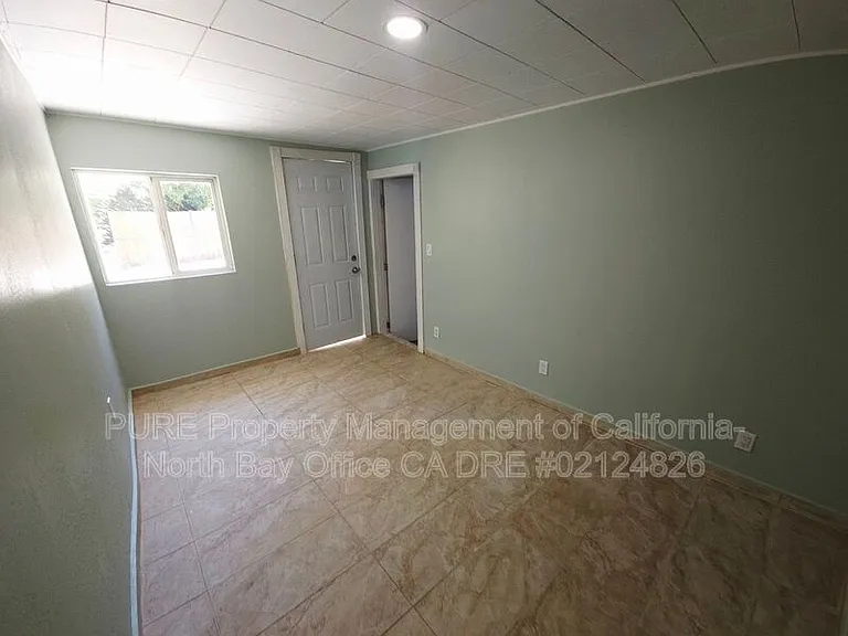 927 N Oak St — Photo 13