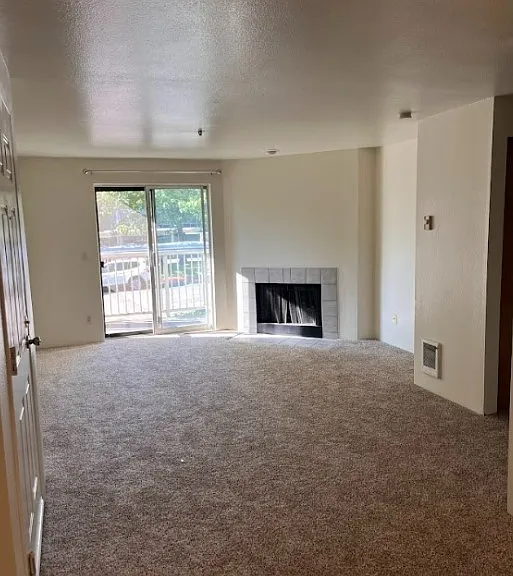 975 Aberdeen Ave NE #F305 — Photo 1
